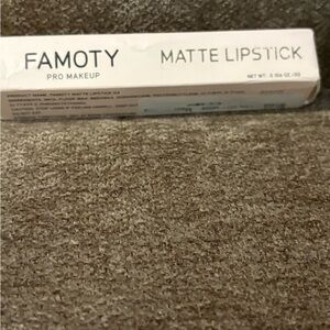 Famoty Matte Lipstick Mauve